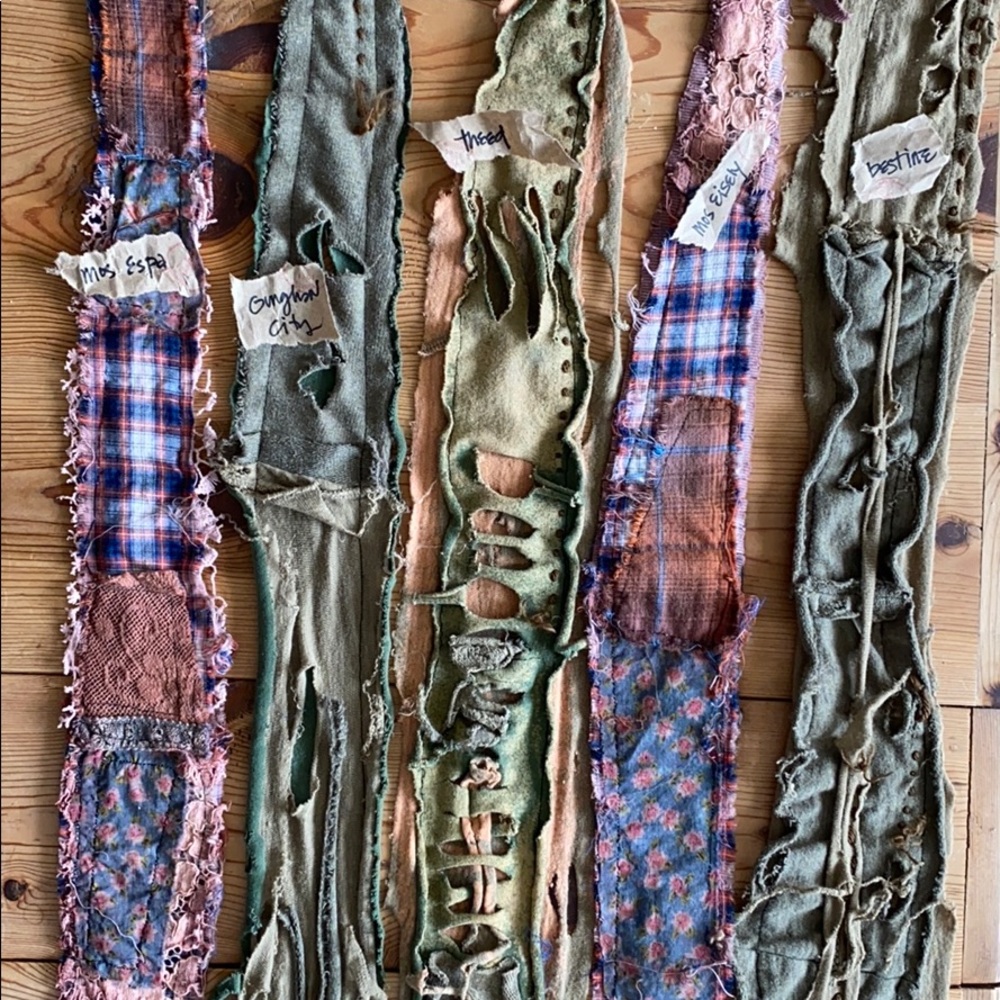beat up dystopian bandana - Picture 5 of 8